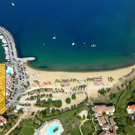 Апартаменты Seafront In *