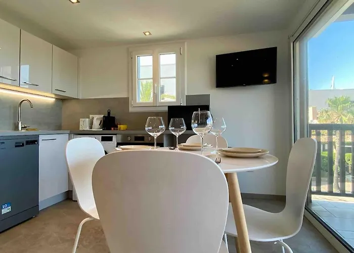 Apartment Seafront In *